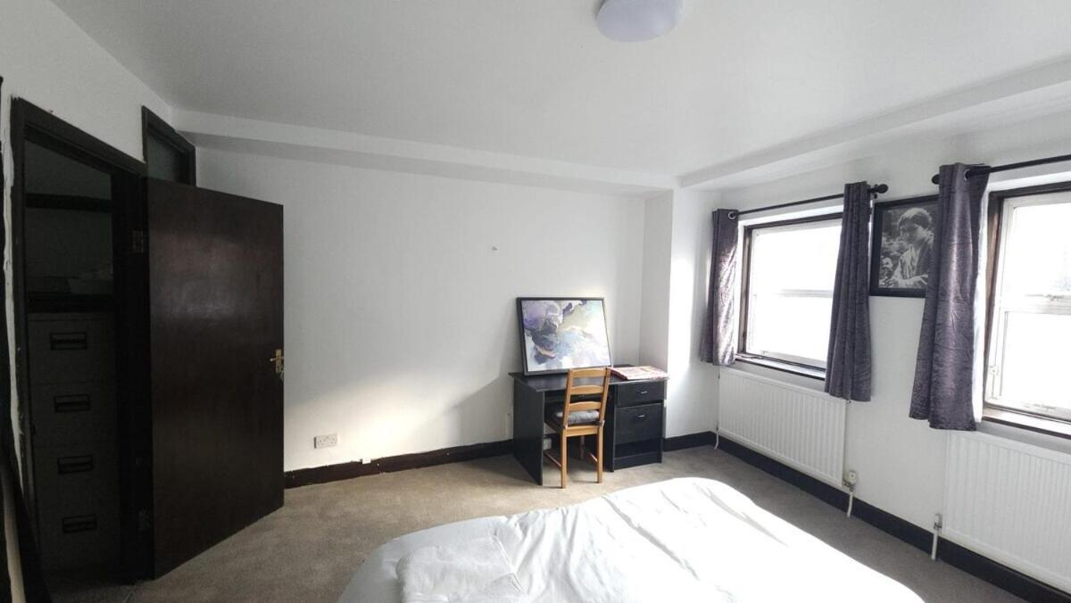 London Stockwell Station Apartment Room photo