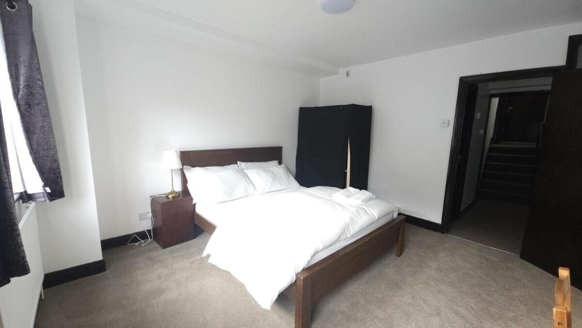 London Stockwell Station Apartment Room photo