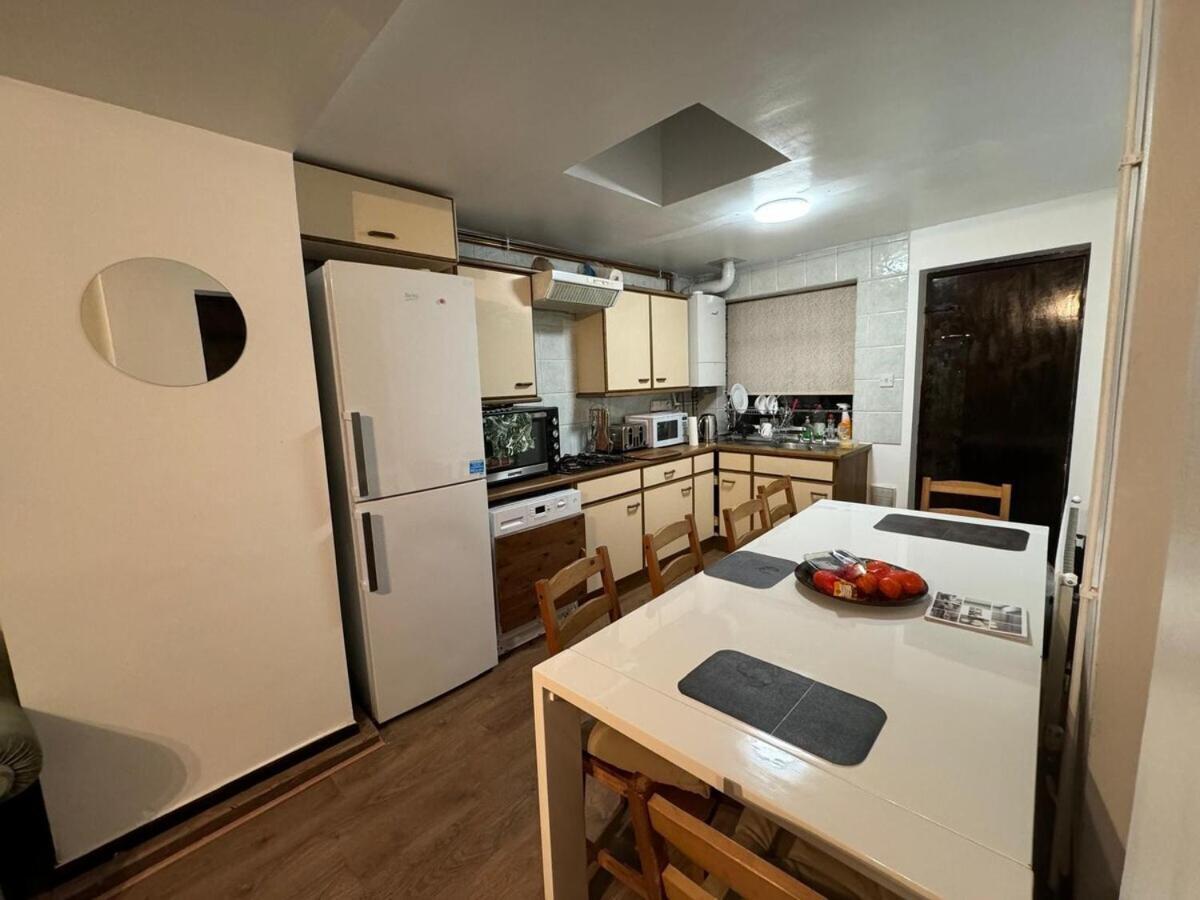 London Stockwell Station Apartment Room photo
