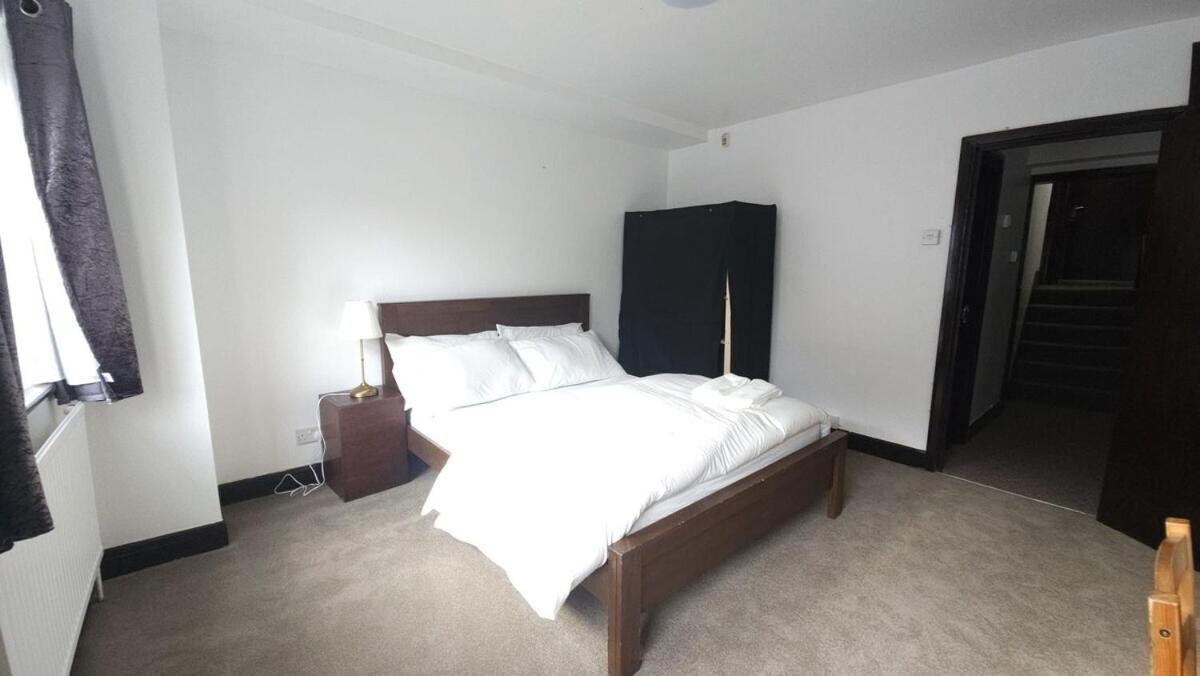 London Stockwell Station Apartment Room photo