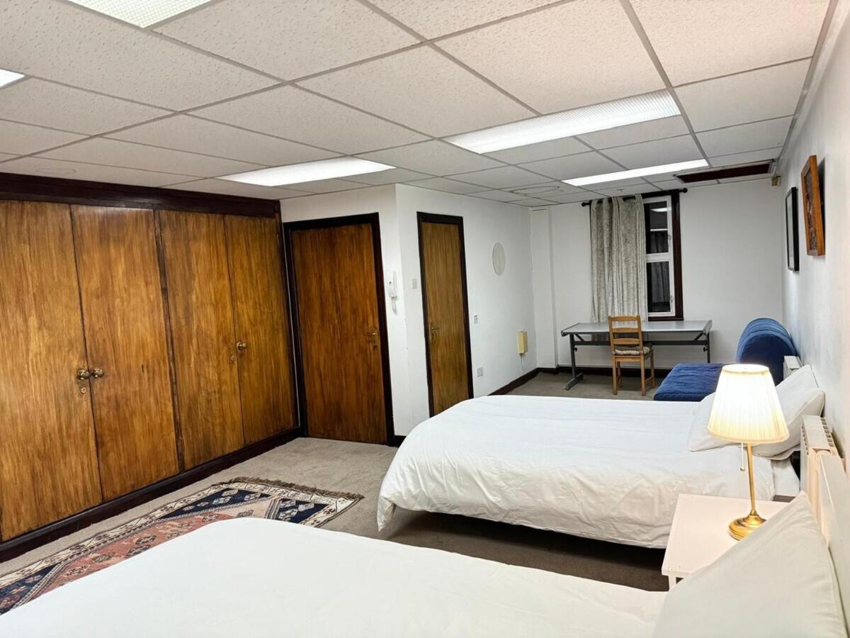 London Stockwell Station Apartment Room photo