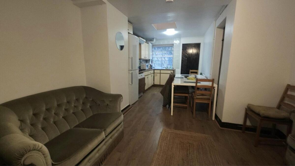 London Stockwell Station Apartment Room photo