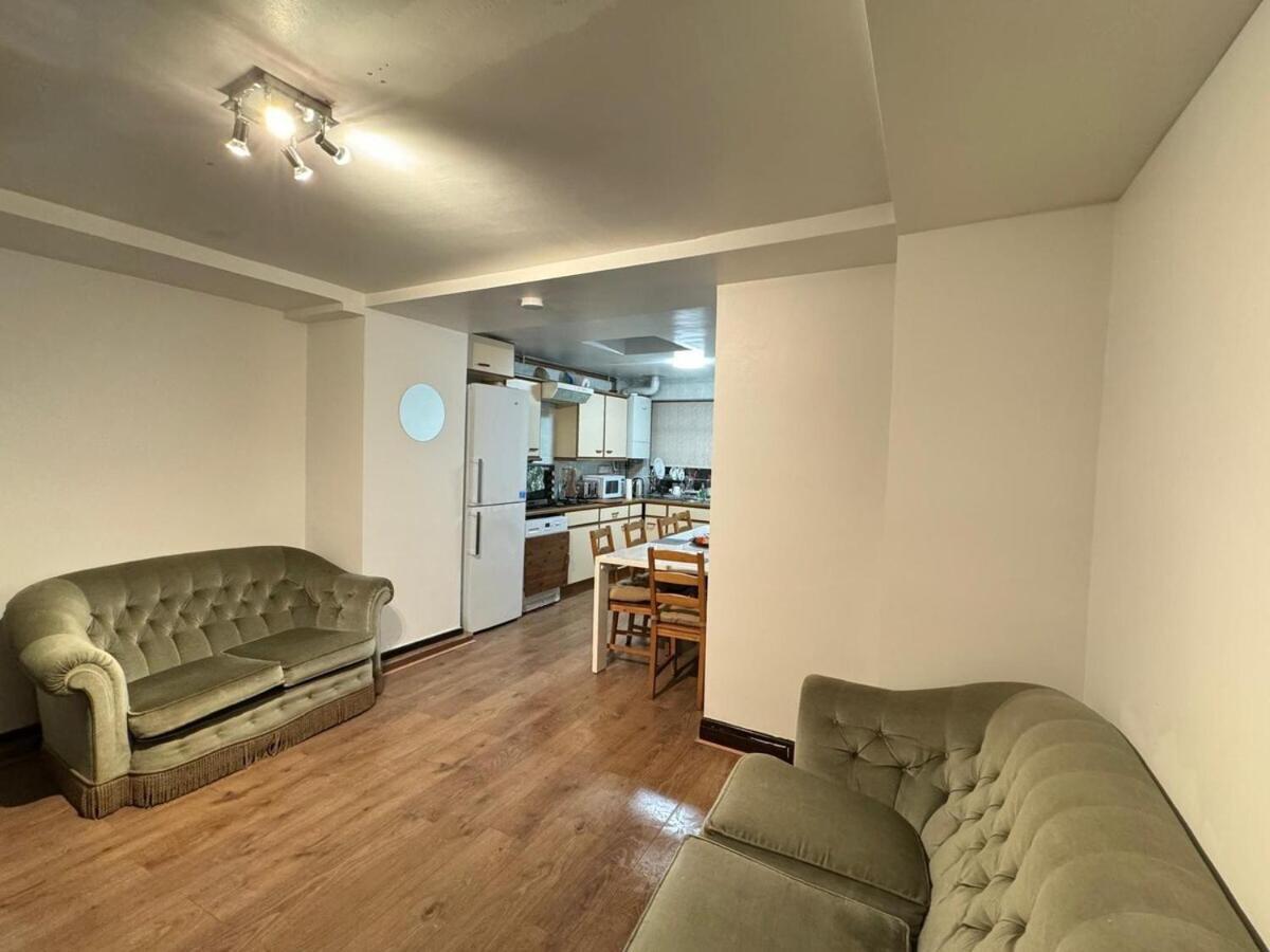 London Stockwell Station Apartment Room photo