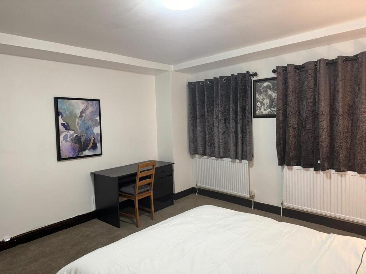 London Stockwell Station Apartment Room photo