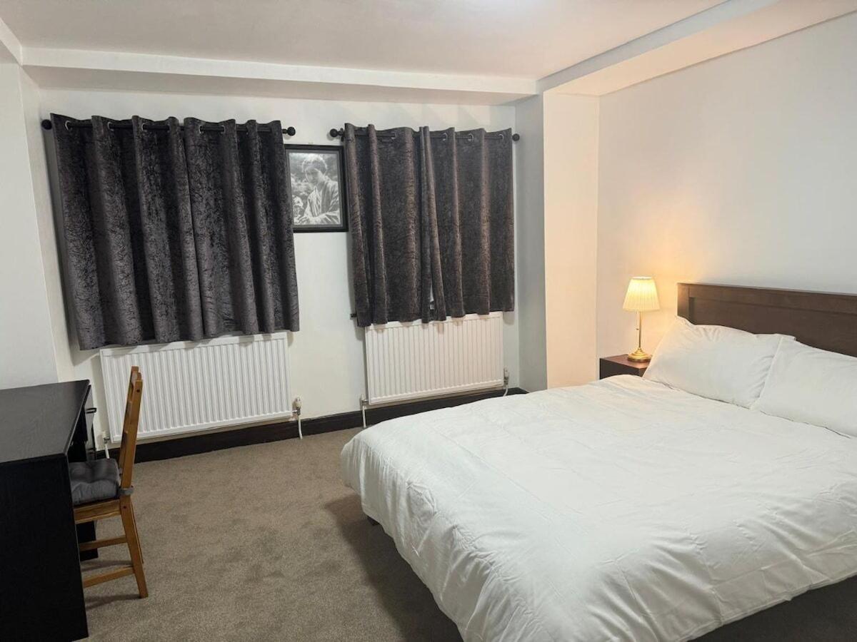 London Stockwell Station Apartment Room photo