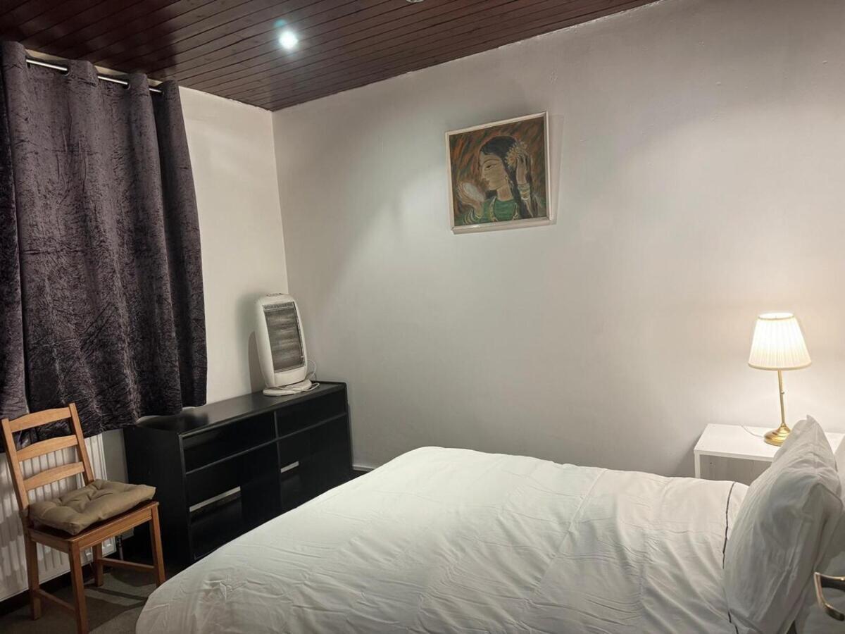 London Stockwell Station Apartment Room photo