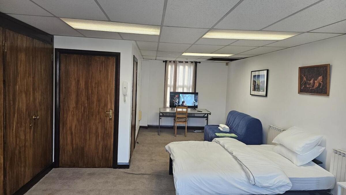 London Stockwell Station Apartment Room photo