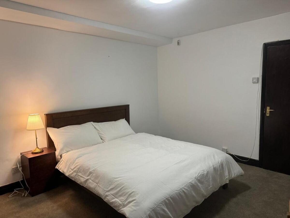 London Stockwell Station Apartment Room photo