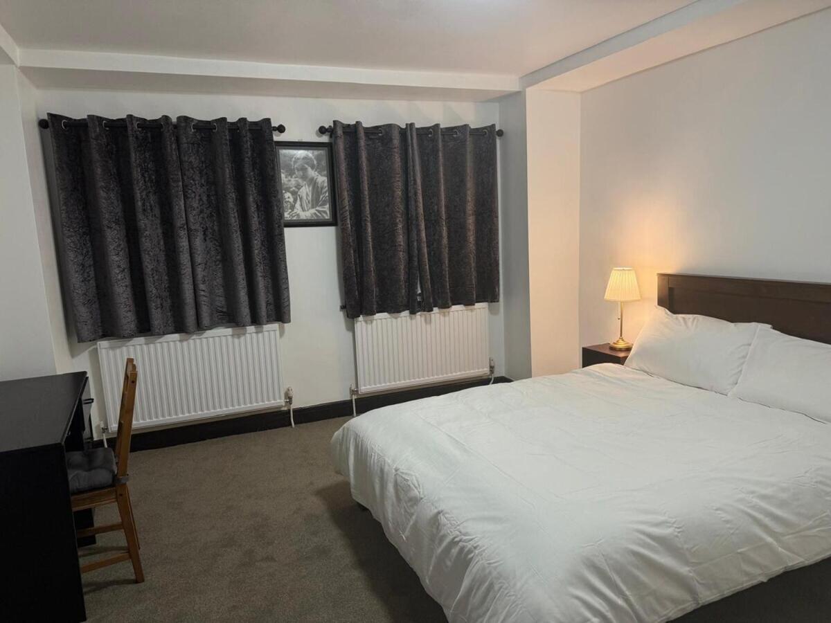 London Stockwell Station Apartment Room photo