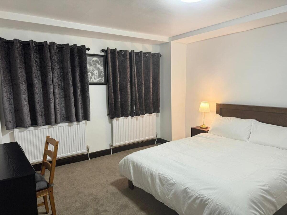 London Stockwell Station Apartment Room photo