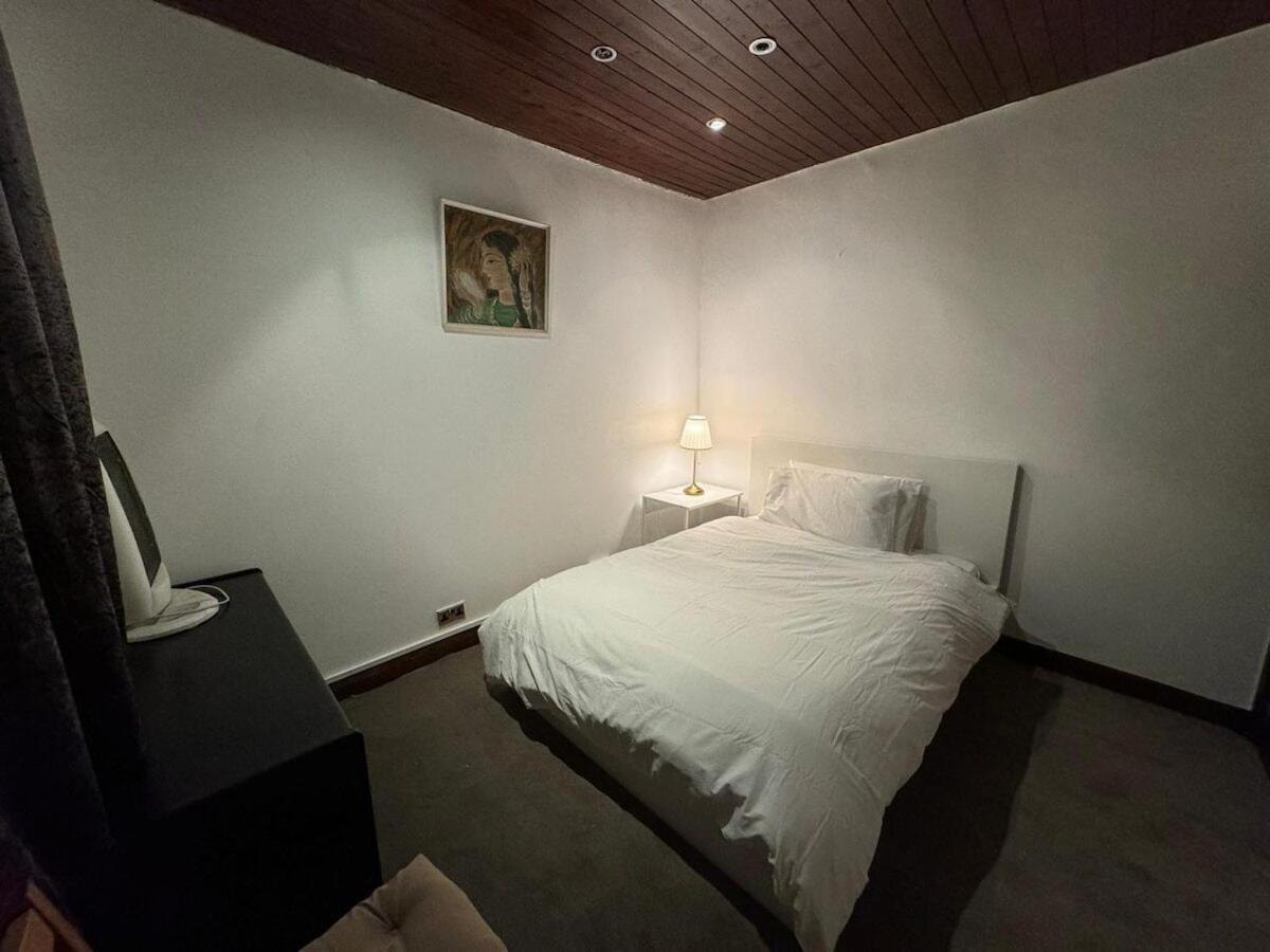 London Stockwell Station Apartment Room photo
